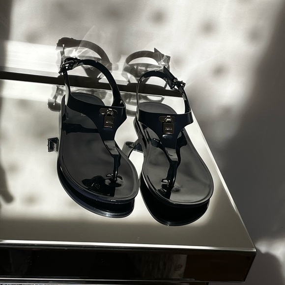 Michael Kors size 10 thong sandal - Picture 2 of 6